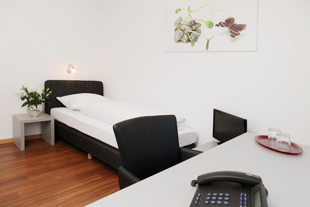 Pension Arkade Hotel เนคอาร์ซุล์ม ห้อง รูปภาพ
